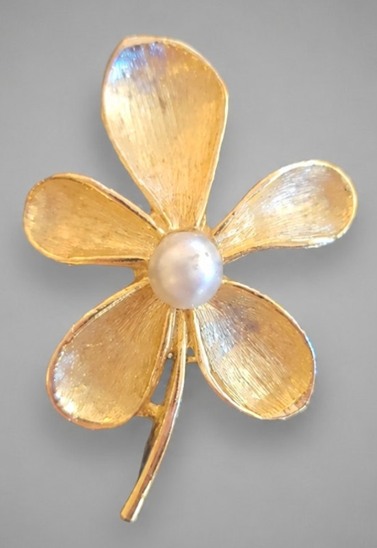 Vintage Gold Flower Pin Brooch Gerrys Faux Pearl Brushed Gold Tone Fb1-73